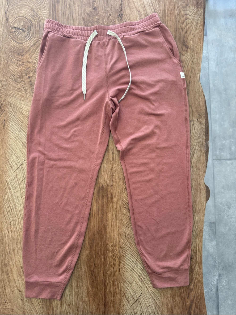 Vuori Women’s Performance Joggers Terracotta Size Small